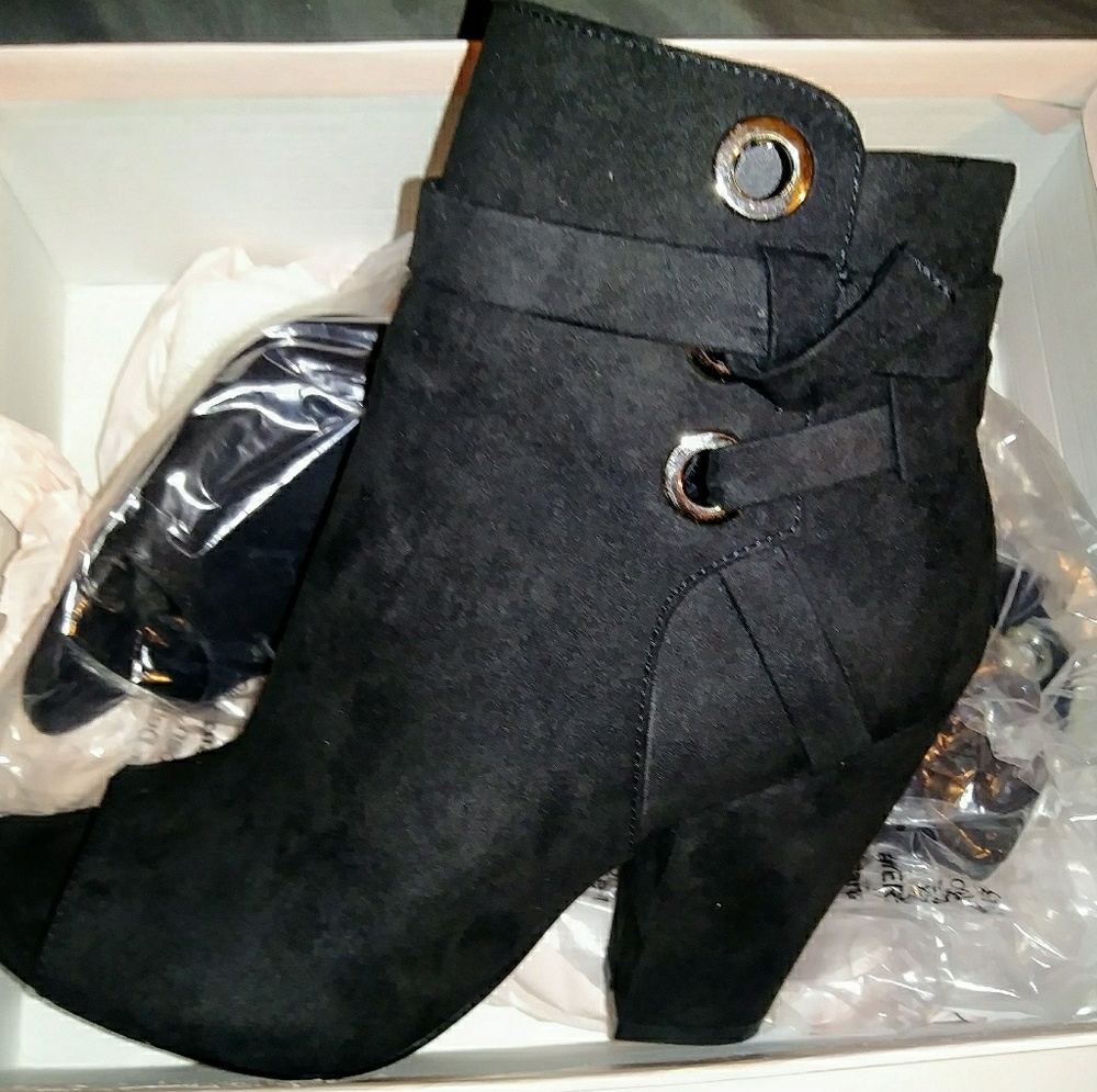 Booties *BRAND NEW*